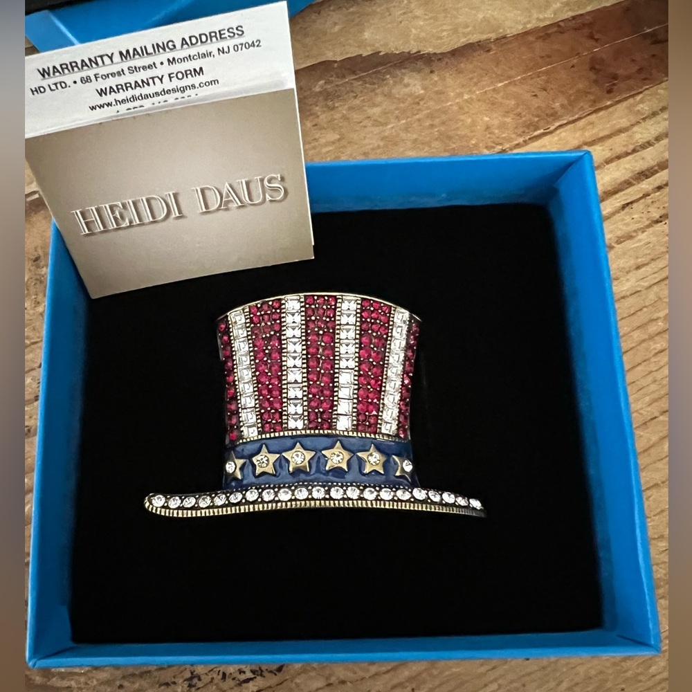 HEIDI DAUS RETIRED TOP HAT PIN $55